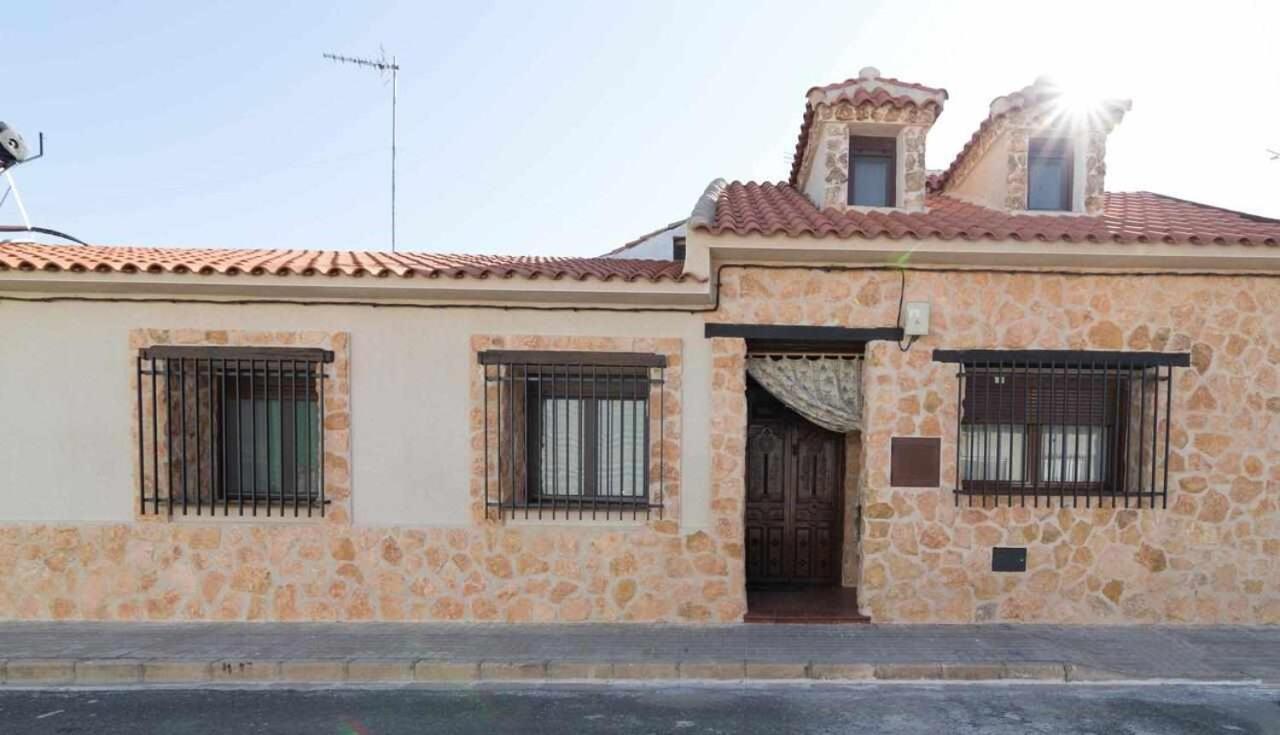 Argamasilla de Alba Casa Rural La Del Alba Seria מראה חיצוני תמונה