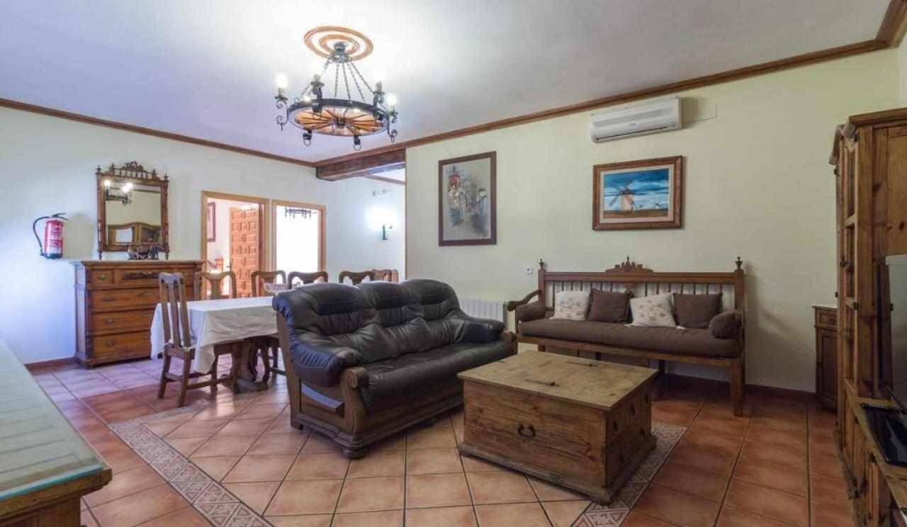 Argamasilla de Alba Casa Rural La Del Alba Seria מראה חיצוני תמונה